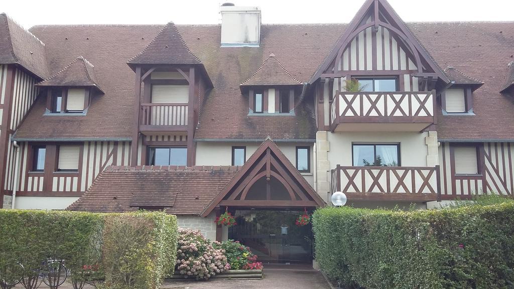 Les Manoirs Apartamento Deauville Exterior foto