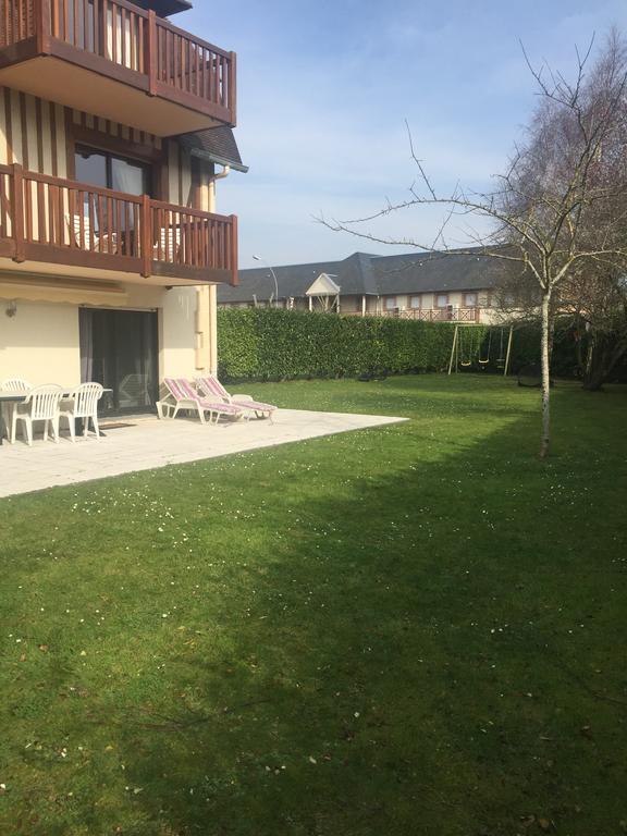 Les Manoirs Apartamento Deauville Exterior foto